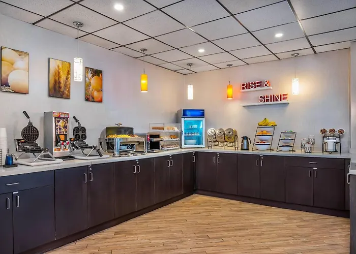 Comfort Inn & Suites Barrie - Highway 400